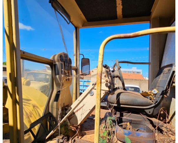 Foto de MONTE CARMELO/MG - Motoniveladora Caterpillar, modelo 120H.