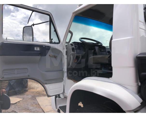 Foto de CONTAGEM MG - VOLKSWAGEN  26.260 E COM PIPA 15 MIL LITROS - TRAÇADO 