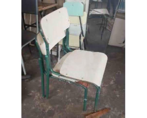 Foto de SANTA CRUZ DO RIO PARDO/SP - Mesas, cadeiras, balança, filtro, bebedouro, fogão industrial, carteiras, televisão, mini system, DVD, liquidificador industrial - Escola Maria Jose Rios