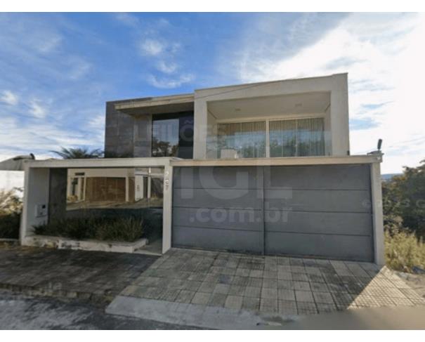 Foto de FORMIGA/MG - Imóvel com 04 quartos, área de lazer com piscina e garagem.