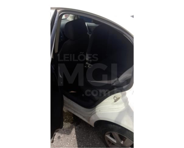 Foto de RIO DAS OSTRAS/RJ - VW POLO SEDAN 2.0 COMFOR