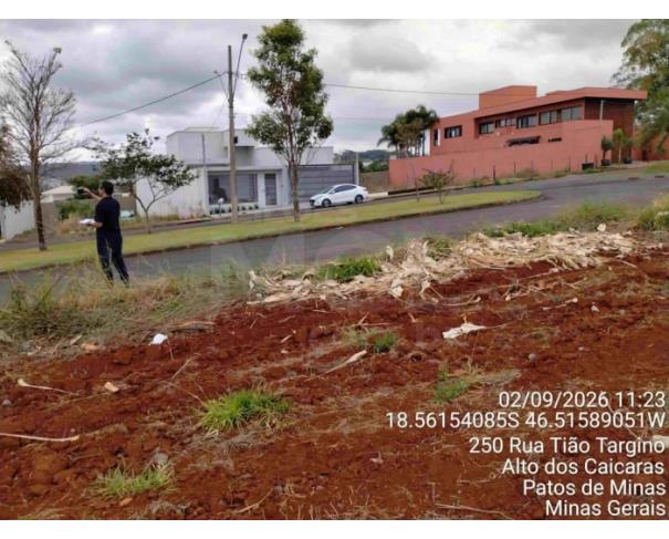 Foto de PATOS DE MINAS/MG - Lote urbano com área de 3.129,60 m², localizado na Rua Tião Targino, bairro Alto dos Caiçaras