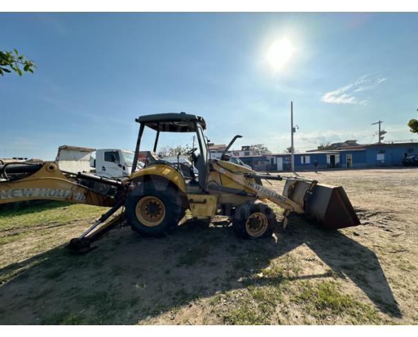 Foto de Marataízes/ES- Retroescavadeira New Holland, modelo B95B