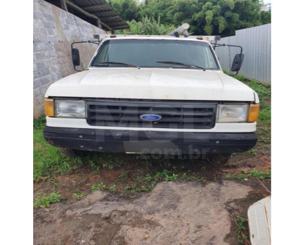 Barbacena/MG- CAMINHÃO FORD F 4.000 Baú em leilão | MGL Leilões