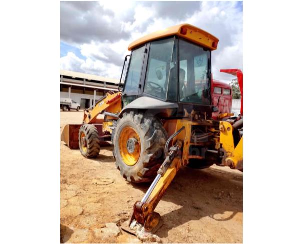 Foto de SÃO GERALDO DO BAIXIO/MG -  Retroescavadeira JCB, modelo 3C.