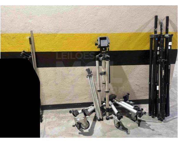 Foto de BELO HORIZONTE/MG - EQUIPAMENTOS DE ÁUDIO E ACESSÓRIOS DIVERSOS – PEDESTAIS, CARREGADOR E BATERIA