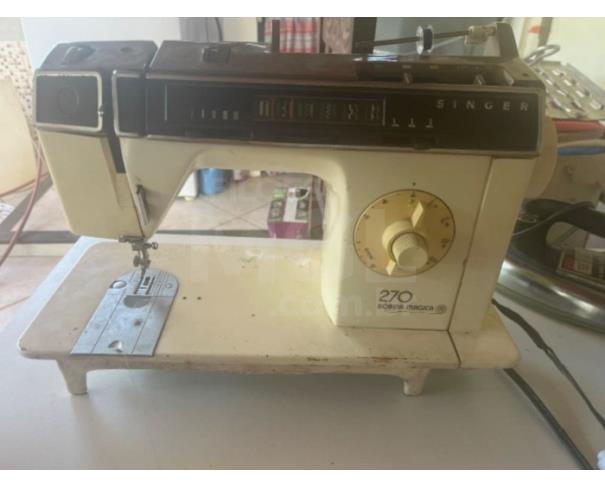 Foto de PONTE NOVA/MG - Máquina de costura portátil SINGER 270