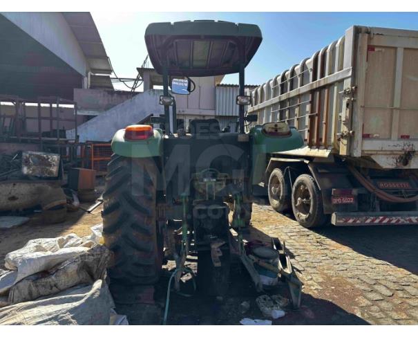 Foto de PIRAPETINGA/MG - Trator John Deere