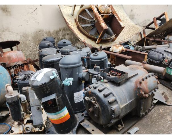 Foto de IPATINGA/MG- Gerador - tipo: bateria elétrica / modelo Agrale , Compressores Mod. 503dh80b2 marca Hitachi; compressores (refrigerating mod. 1001 FSVV; compressores marca Bitzer Frigor atf128; bomba de vácuo marca Sulzer).