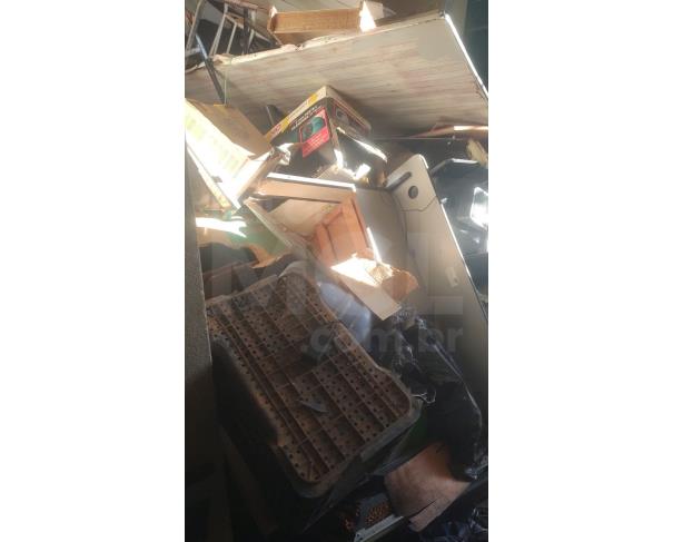 Foto de MANTENA/MG - Sucata Diversas (carteiras e cadeiras escolares, cadeiras fixas, cadeiras giratórias, mesas, arquivos metálicos, estantes/prateleiras, painéis/divisórias, portas, ventiladores, impressora, ar-condicionado)