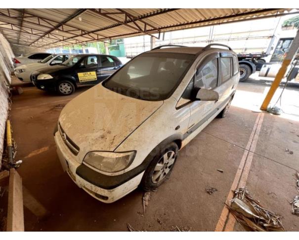 Foto de LAVRAS/MG - CHEVROLET ZAFIRA CONFORT - 2010/2010 - COR : BRANCO 