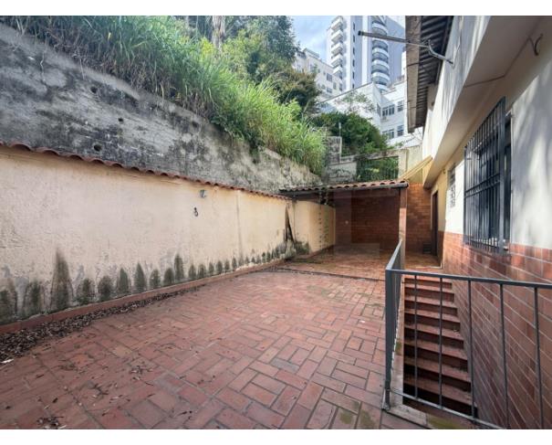 Foto de JUIZ DE FORA/MG – Casa residencial situada no bairro São Mateus 