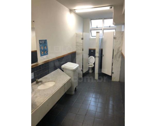Foto de LEOPOLDINA/MG — Prédio comercial com 3 pavimentos no Centro