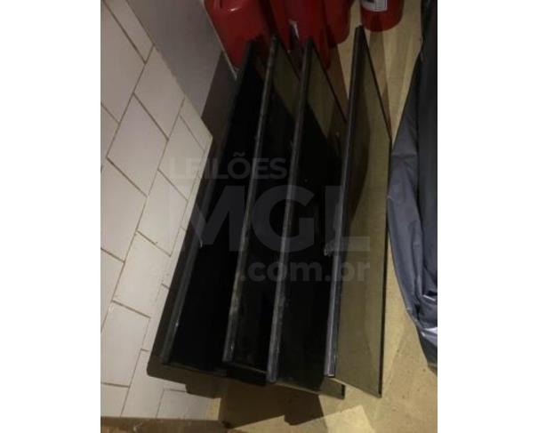Foto de PORCIÚNCULA/RJ - Material de informática (monitores, DVD, mini system, notebook, som, cabos, câmeras de vigilância, retroprojetor, calculadora, impressora, CPUs). 