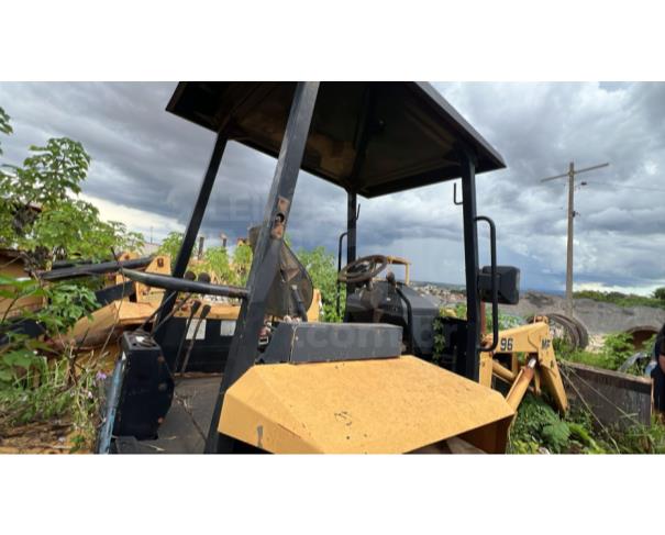 Foto de PLANALTINA/GO - Retroescavadeira Massey Ferguson, modelo MF 96
