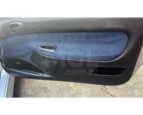 Foto de CATAGUASES/MG - PEUGEOT 206 Soleil - 2002/2002