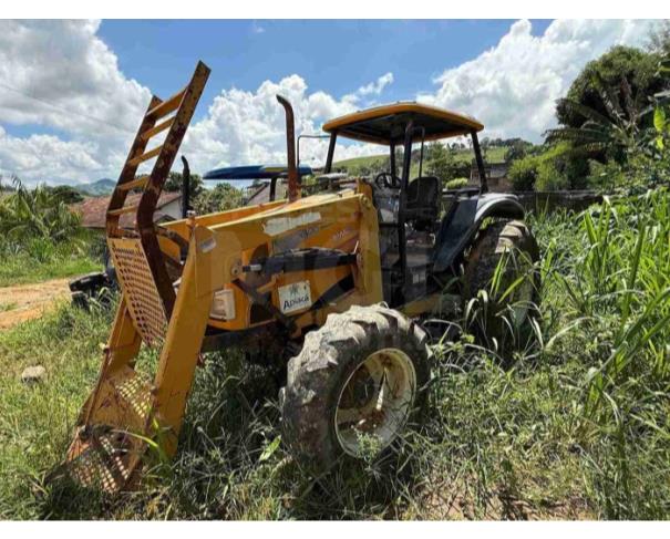 Foto de APIACÁ/ES - Tratar Agrícola Valtra modelo BM100
