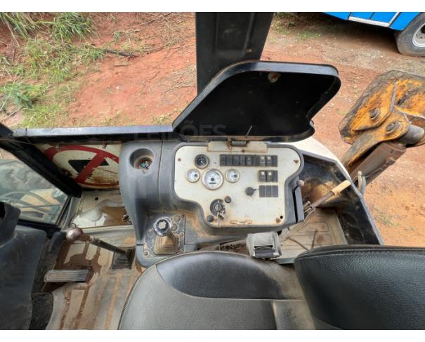 Foto de VISCONDE DO RIO BRANCO/MG- Retroescavadeira JCB, modelo 3C.