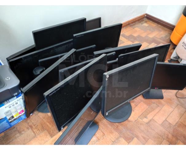 Foto de NOVA BRÉSCIA/RS - Material de informática/diversos