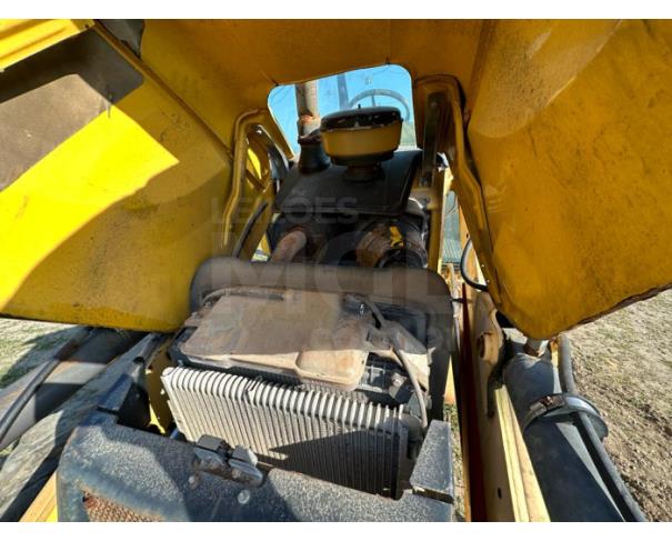 Foto de Marataízes/ES- Retroescavadeira New Holland, modelo B95B