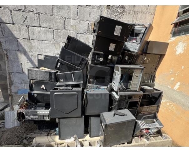 Foto de CAMPO DOS GOYTACAZES/RJ- Diversos (CPUs, ventiladores, impressoras, ares condicionados, moveis, bebedouros, micro-ondas, TV, geladeira).
