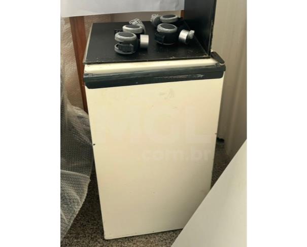 Foto de SÃO LUIS/MA - Mesas, Cafeteiras, Equipamentos de Laboratório, Micro-ondas, TV 60 polegadas, Revisteiro.