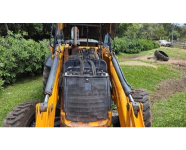Foto de DIVINÓPOLIS/MG - Retroescavadeira JCB, modelo 3C.