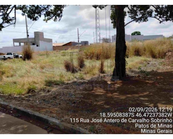 Foto de PATOS DE MINAS/MG - Lote urbano com área de 1.186,02 m², localizado na Rua Agostinho Rodrigues Galvão, bairro Afonso Queiroz