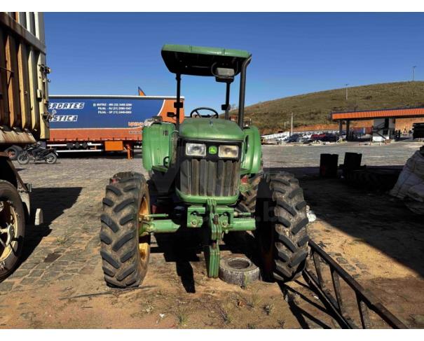 Foto de PIRAPETINGA/MG - Trator John Deere