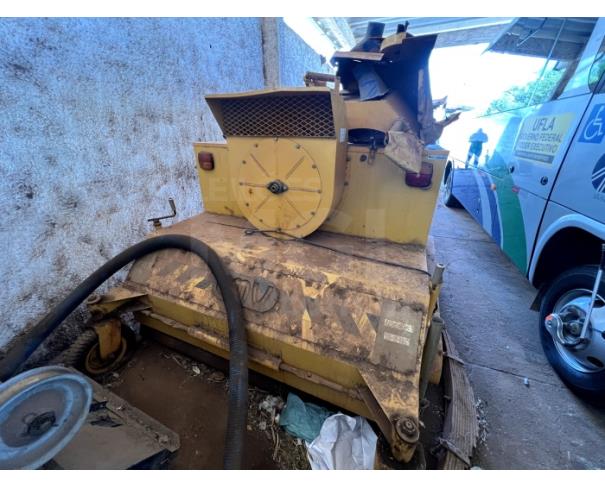 Foto de LAVRAS/MG - Máquina de varrer urbano, marca CMV, modelo VC 2200 