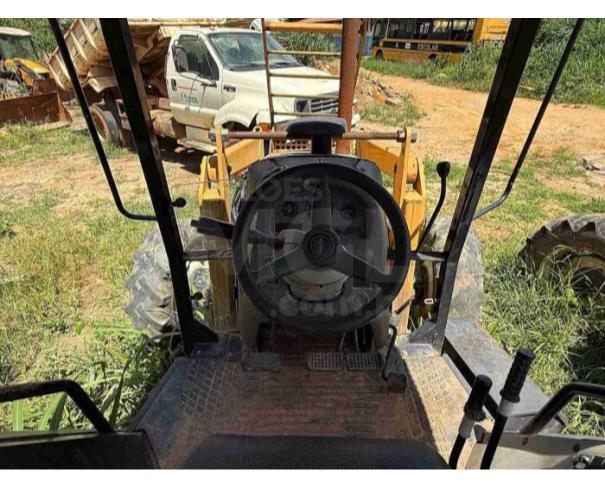 Foto de APIACÁ/ES - Tratar Agrícola Valtra modelo BM100