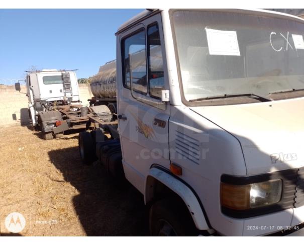 Foto de ITAÚNA/MG - CAMINHÃO - MERCEDES-BENZ 710/ 710 Plus 2p (diesel) 2004/2004