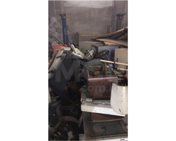 Foto de CRUZEIRO/SP - Aproximadamente de 2.000 cadeiras escolares, 2.000 carteiras escolares, 30 macas em ferro, 06 freezers, 3 autoclaves.