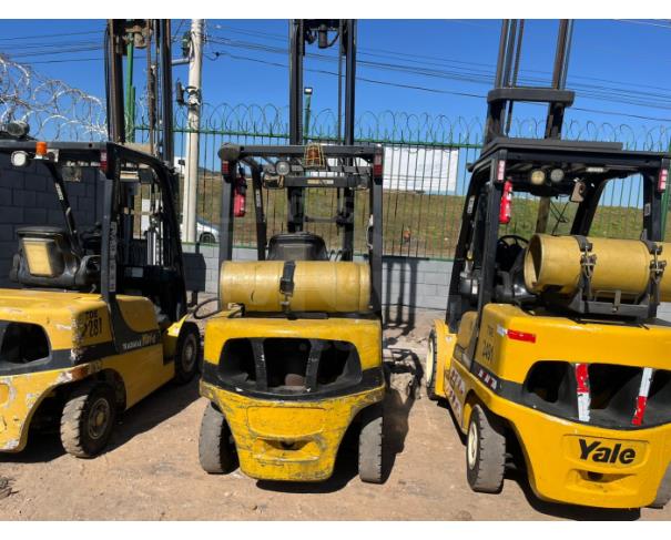 Foto de ITAÚNA MG - EMPILHADEIRA YALE TRIPLEX - MODELO GP050VX MOTOR PSI 2.4L - CAPACIDADE 2,5 TON - ELEVAÇÃO 4.800 mm - ANO 2018 - HS 18.283 FROTA TDE-2266 - PA8563