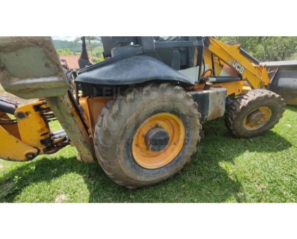 Foto de DIVINÓPOLIS/MG - Retroescavadeira JCB, modelo 3C.