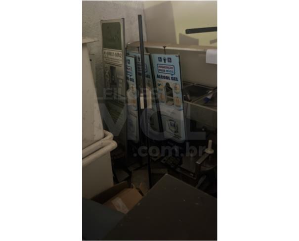 Foto de VARGINHA/MG - Lote contendo camas hospitalares, cadeiras, lixeiras