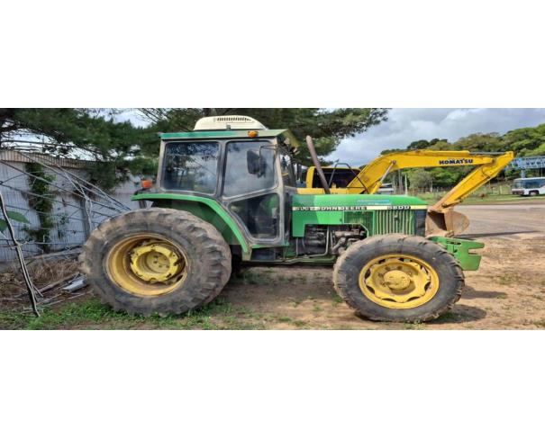 Foto de CAMPESTRE DA SERRA/RS - Trator Agrícola Cabinado John Deere– modelo 5600 – 4x4