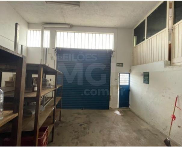 Foto de PIUMHI/MG - Galpão comercial com 260m², situado no Centro
