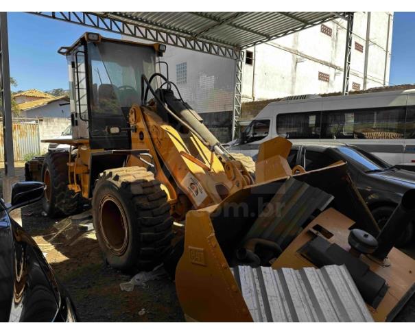Foto de PIRAPETINGA/MG - Pá carregadeira Caterpillar modelo 924G