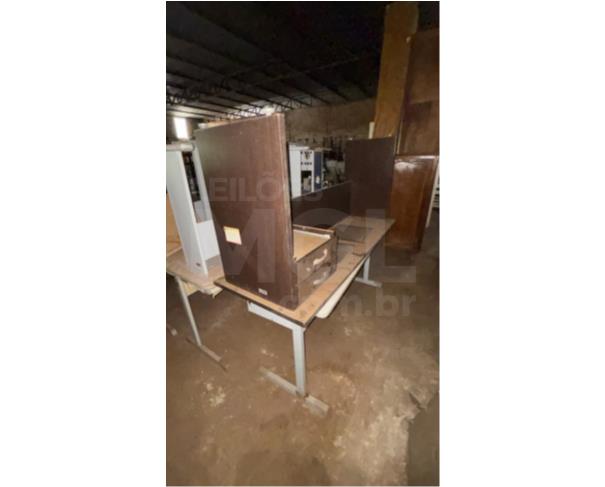 Foto de PONTES GESTAL/SP - Cadeiras escolares, Mesas de mdf com avarias na estrutura