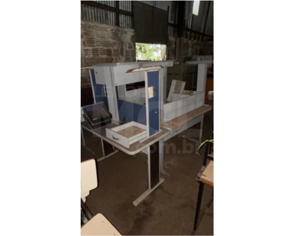 Foto de PONTES GESTAL/SP - Cadeiras escolares, Mesas de mdf com avarias na estrutura