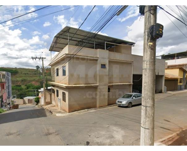Foto de CARATINGA/MG - Casa com 3 pavimentos no bairro Zacarias