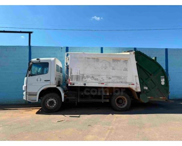 Foto de IBITURUNA/MG - Caminhão Mercedes Benz/Atego 1418, 2006/2006, DIESEL 