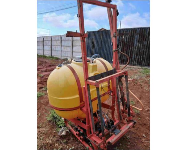 Foto de PARAGUAÇU/MG - Pulverizador agrícola tratorizado, tipo barras, para acoplamento aos três pontos do trator