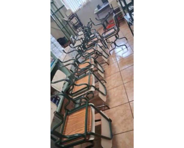 Foto de SANTA CRUZ DO RIO PARDO/SP - Mesas, cadeiras, balança, filtro, bebedouro, fogão industrial, carteiras, televisão, mini system, DVD, liquidificador industrial - Escola Maria Jose Rios