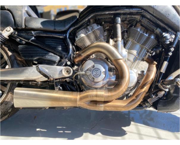 Foto de LOTE 016-HARLEY-DAVIDSON/ MOTOCICLETA VRSCF ANO 2013/2014 JB27357