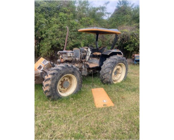 Foto de PORCIÚNCULA/RJ - Trator Agrícola Valtra modelo A950 