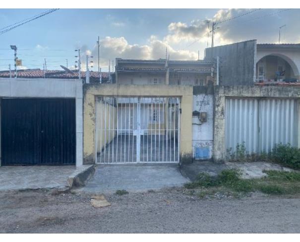 Foto de MARACANAU/CE — Casa com 2 quartos e 2 Vagas na Garagem no Bairro Cagado