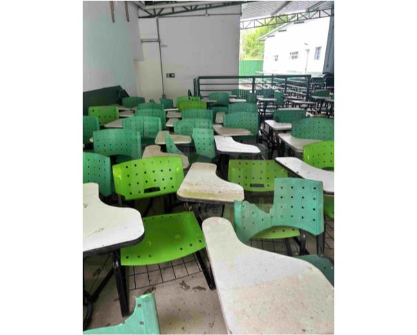 Foto de CARMO DE MINAS/MG - Carteiras escolares e fogão a gás e etc