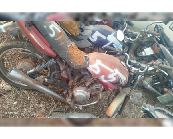 Foto de ARAGUAPAZ/GO - Motocicleta YAMAHA YBR 125E - PARA RETIRADA DE PEÇAS - MOTOR INSERVÍVEL